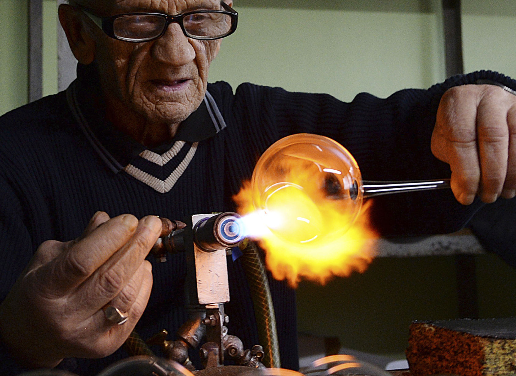Worker shapes hot glass